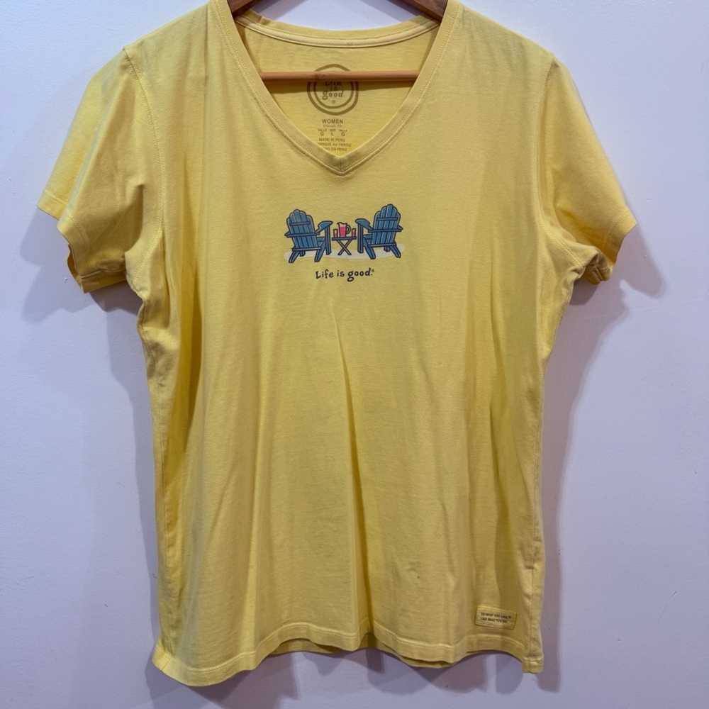 Life Is Good Patio Chairs Tea Cotton Sunny Yellow Graphic T-Shirt Size L
